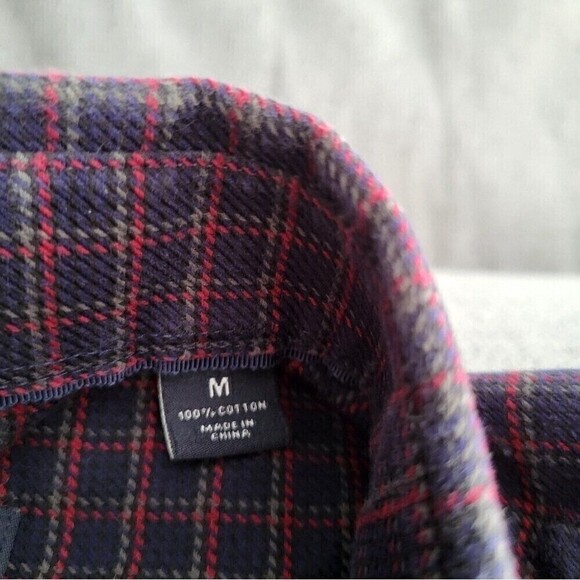 Hart Schaffner Marx 100% Cotton, Red and Navy Button Down Shirt Mens Medium - Picture 2 of 7